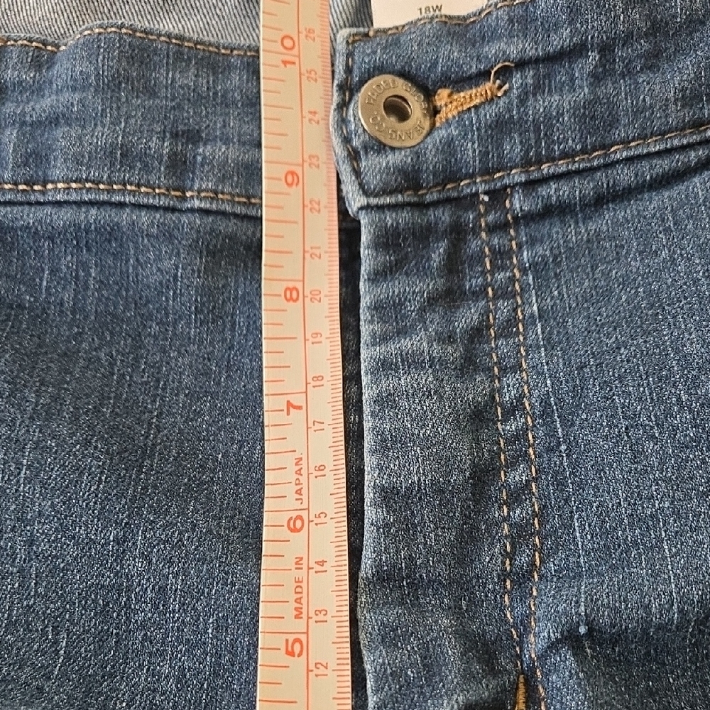 Faded Glory 18W Dark Wash Stretch Bermuda Denim Shorts Plus Size - Picture 8 of 8